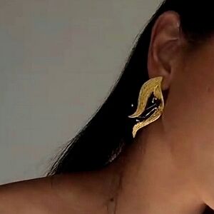 Lynyer Botanica Onyx Earrings